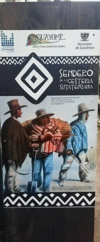 Artesanas tejiendo cestería en chin